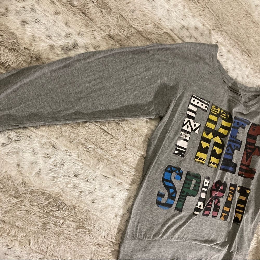 𝅺: : FREE SPIRIT Graphic Print Light Weight Super Soft Crop Sweatshirt : : - Picture 7 of 12